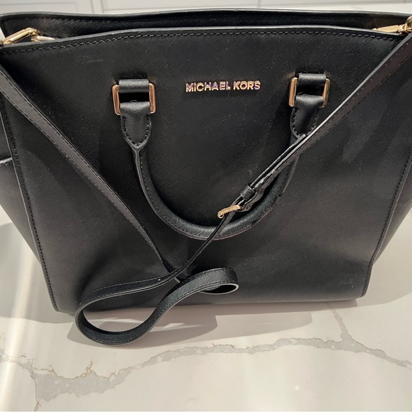 Michael Kors XL Selma Saffiano Leather Satchel Black with Gold-toned Hardware - Picture 2 of 7